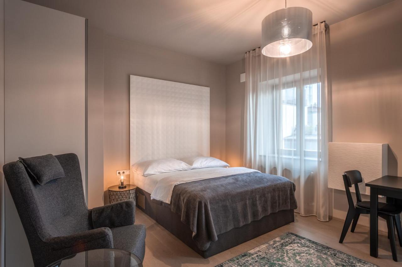 Rimska 14 Apart Otel Prag